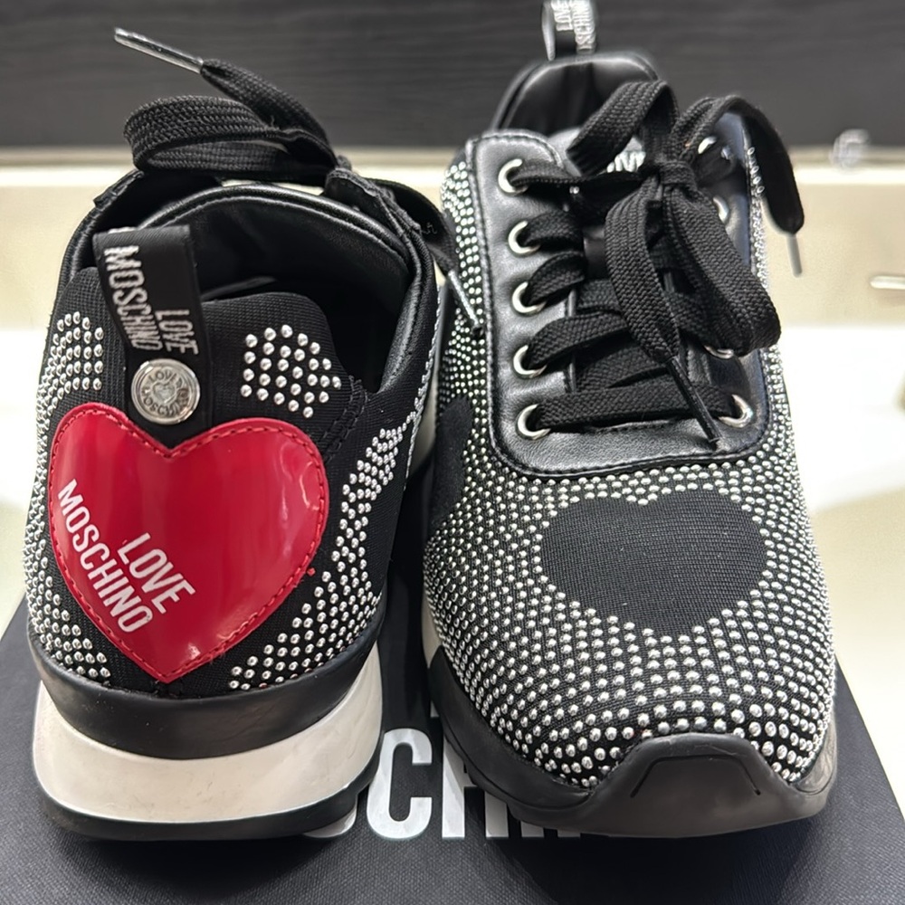 Love ❤️ Moschino Sneakers